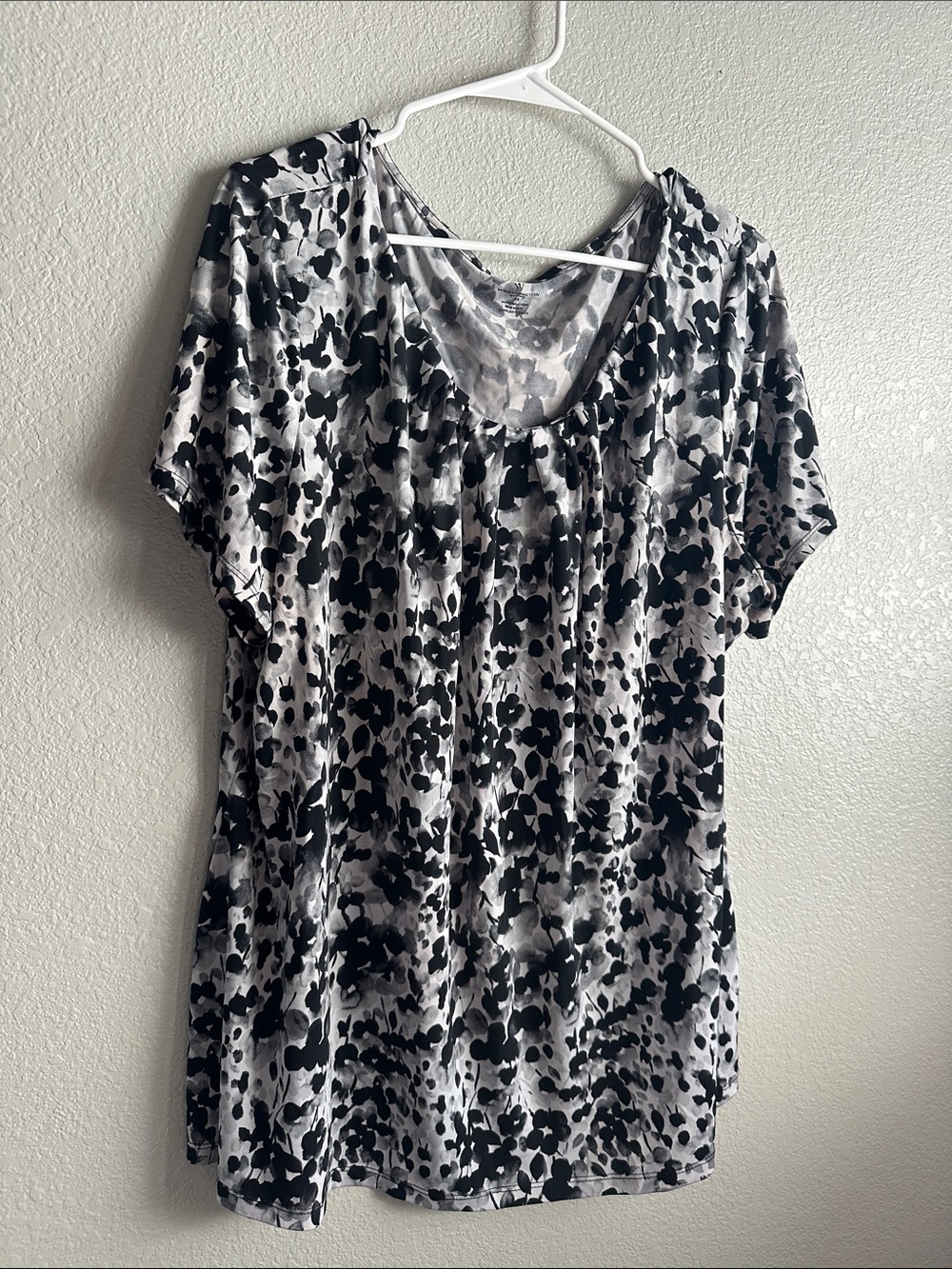 Worthington Black & White Printed Short Sleeve Blouse